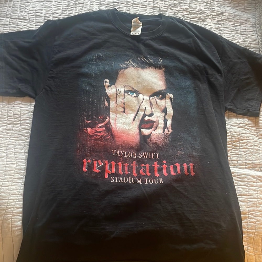 Taylor Swift Reputation Stadium Tour Shirt